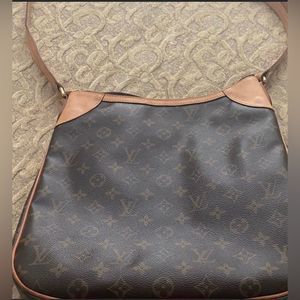 Gorgeous LV Odeon crossbody. Shoulder. Authenticated.